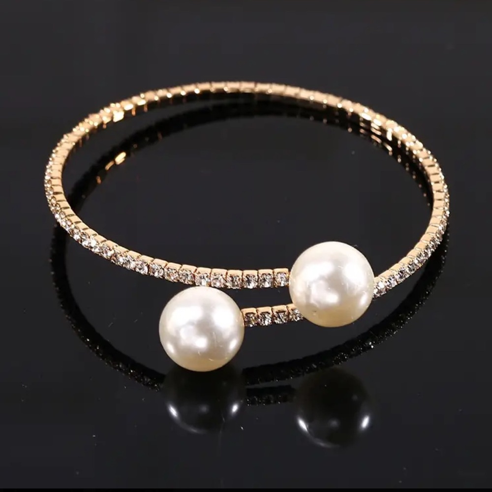 Handmade Freshwater Baroque
Pearl Bracelet
